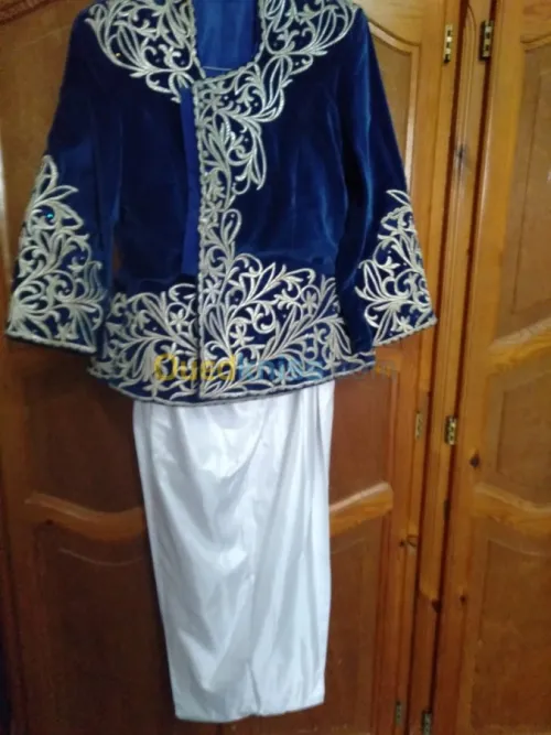 vêtement traditionnelles + un karakou 