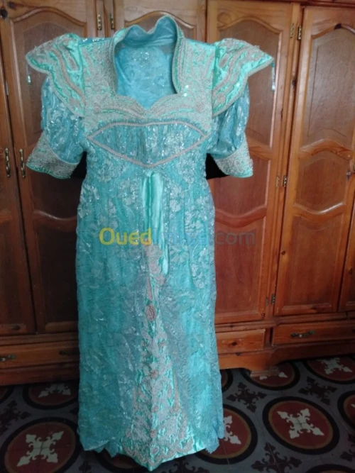 vêtement traditionnelles + un karakou 