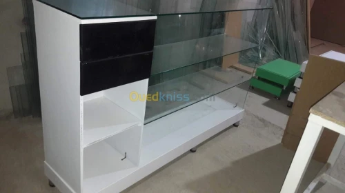 Vitrines et comptoirs d'exposition