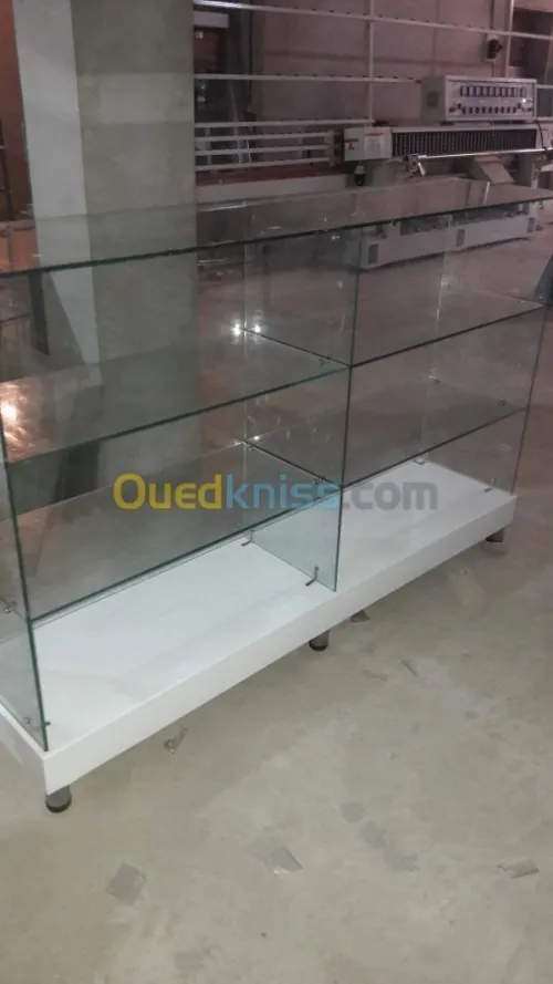 Vitrines et comptoirs d'exposition