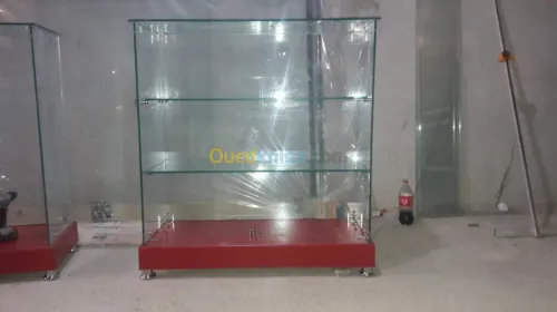 Vitrines et comptoirs d'exposition