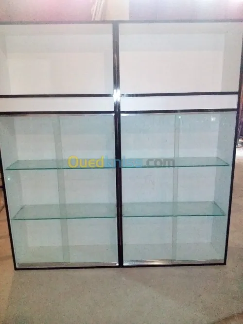 Vitrines et comptoirs d'exposition