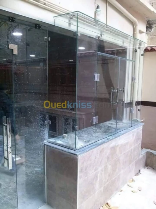 vitrine de façade en verre trempé 