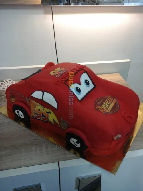 Gâteaux d'anniversaire et mariage