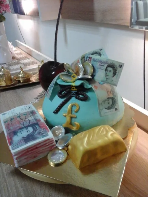 Gâteaux d'anniversaire et mariage