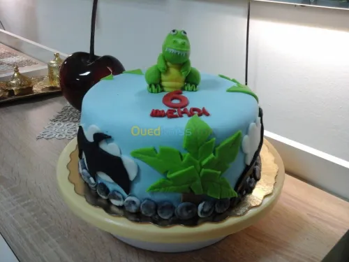 Gâteaux d'anniversaire et mariage