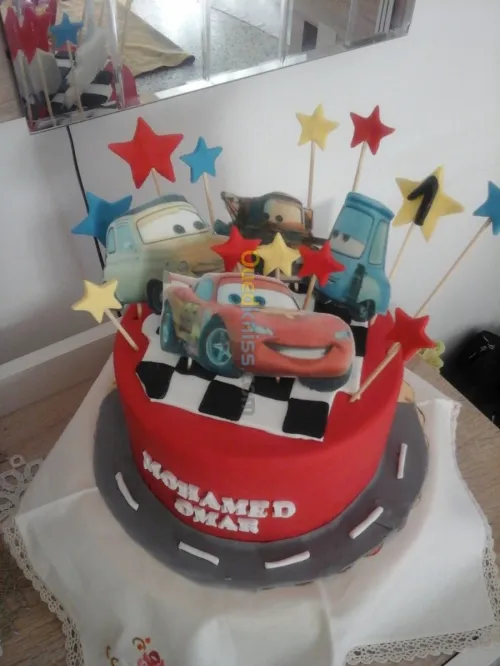 Gâteaux d'anniversaire et mariage