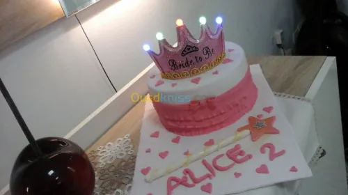 Gâteaux d'anniversaire et mariage