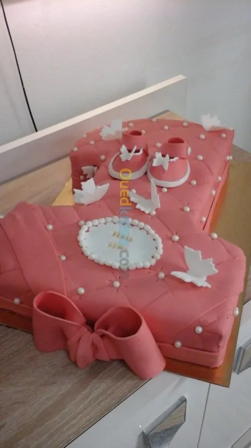 Gâteaux d'anniversaire et mariage