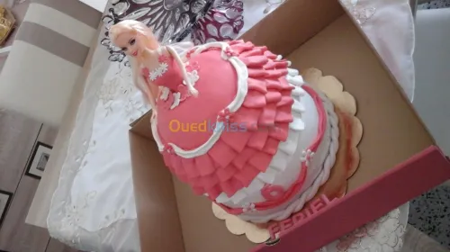 Gâteaux d'anniversaire et mariage