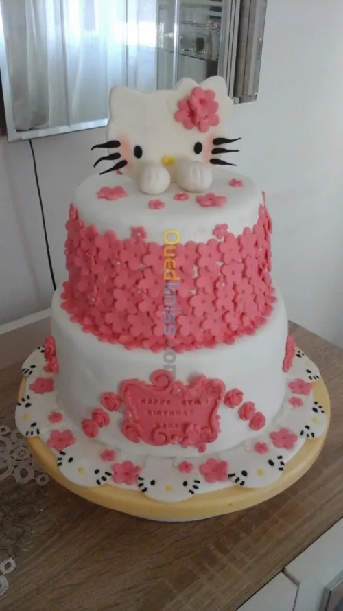 Gâteaux d'anniversaire et mariage