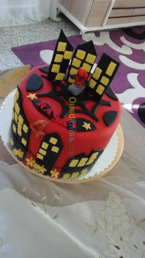 Gâteaux d'anniversaire et mariage