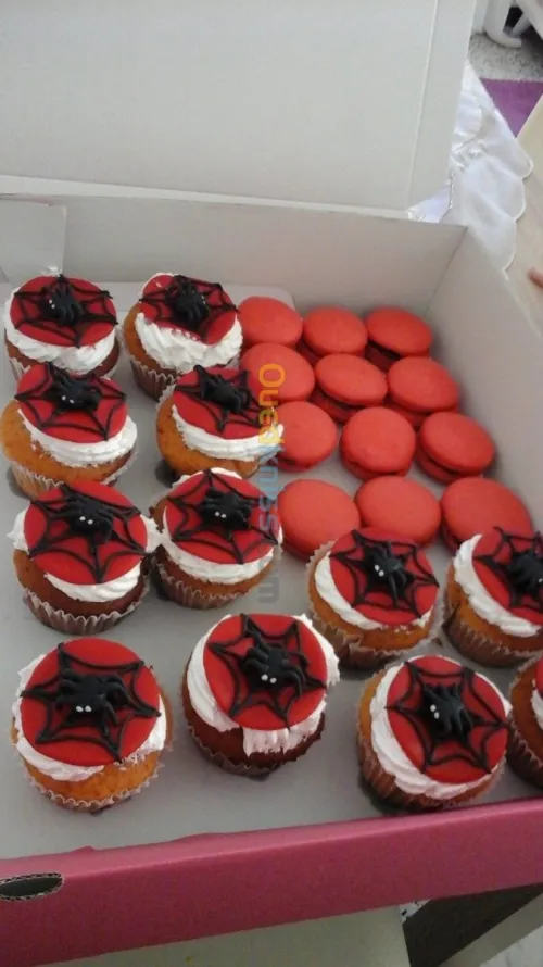 Gâteaux d'anniversaire et mariage