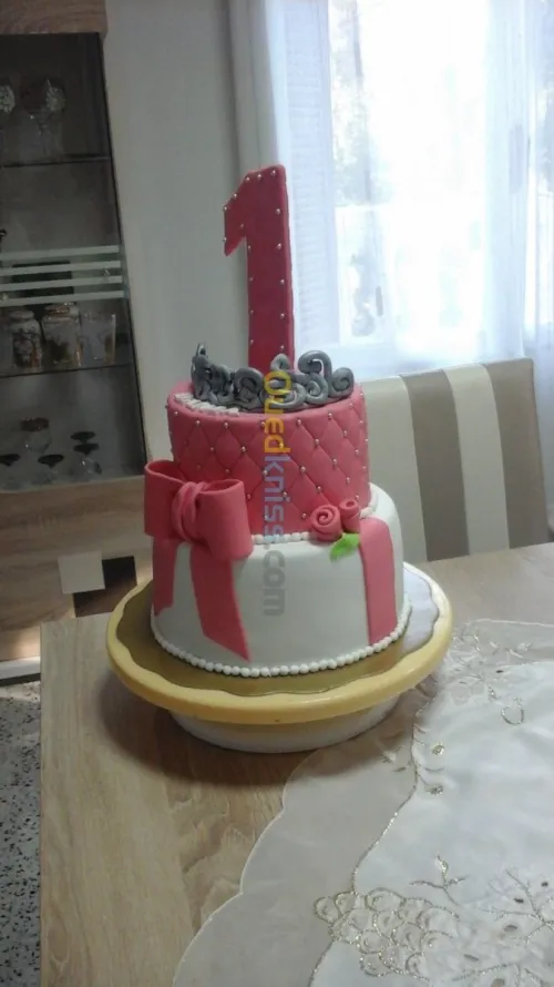 Gâteaux d'anniversaire et mariage