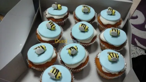 Gâteaux d'anniversaire et mariage