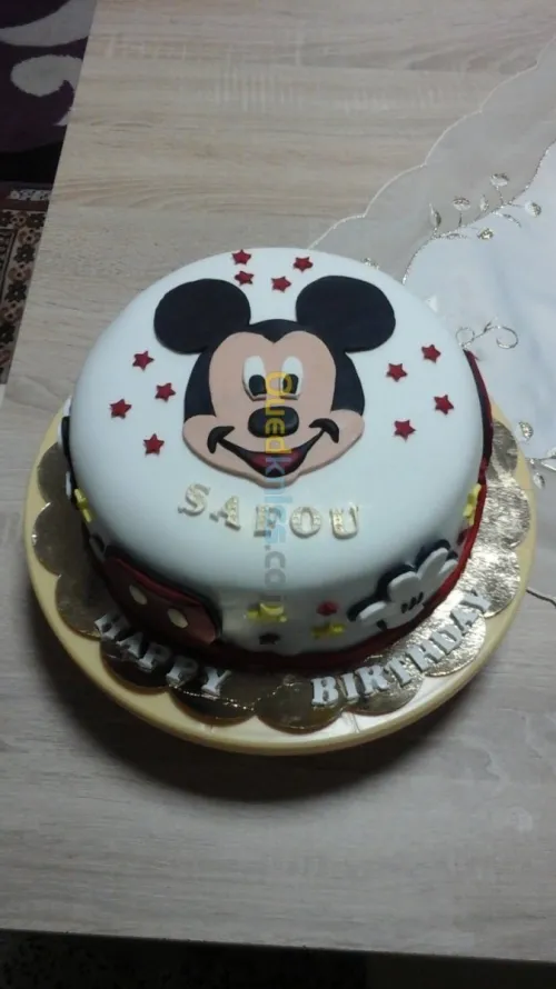 Gâteaux d'anniversaire et mariage