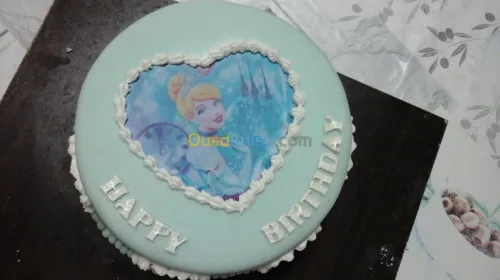 Gâteaux d'anniversaire et mariage