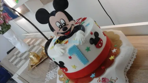 Gâteaux d'anniversaire et mariage