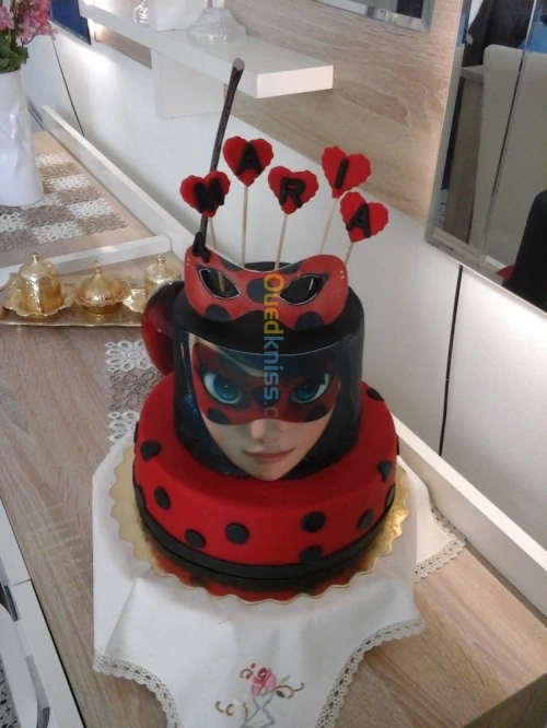 Gâteaux d'anniversaire et mariage