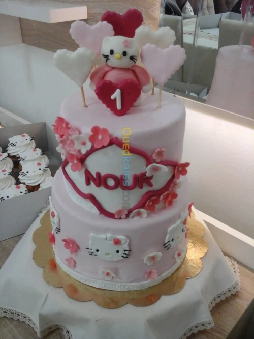 Gâteaux d'anniversaire et mariage