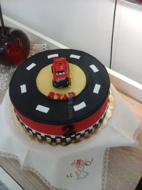 Gâteaux d'anniversaire et mariage