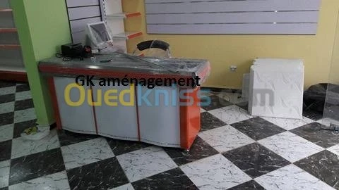 Frigo mural,présentoir et caisse 