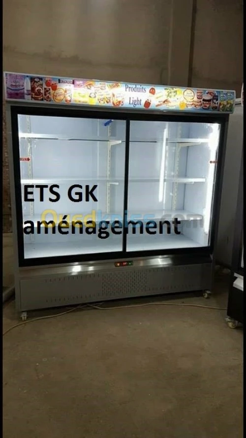 Frigo mural,présentoir et caisse 