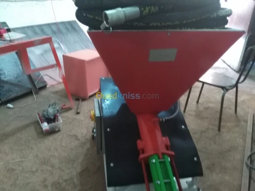 Machine a projeter les enduits