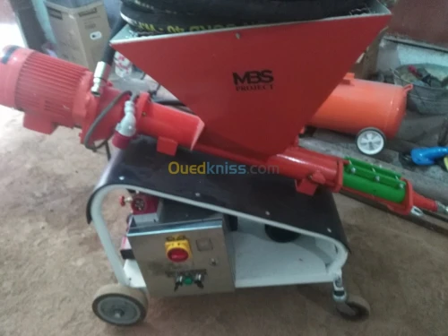 Machine a projeter les enduits