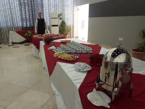 Serveur serveuse traiteur decor 