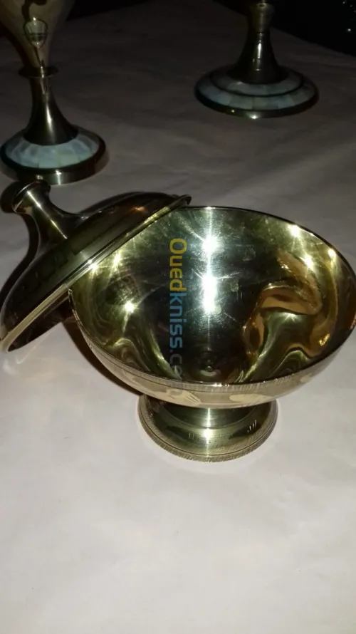 OBJETS DÉCORATIFS EN CUIVRE