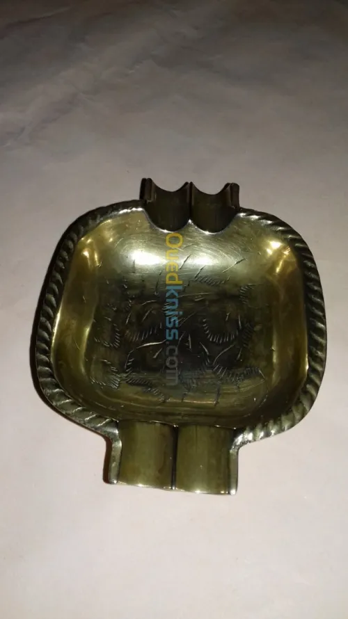 OBJETS DÉCORATIFS EN CUIVRE