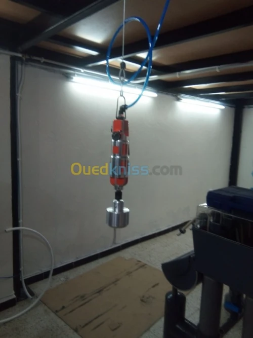 Visseuse - bouchonneuse - sertisseuse آلاة السد القرورات