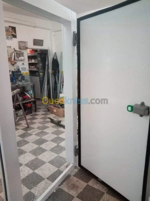 Vendre et montage des chambres froide