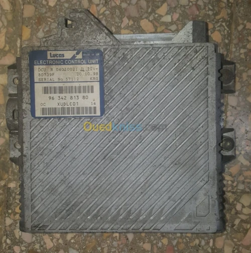 CALCULATEUR MOTEUR (memoire 806) 