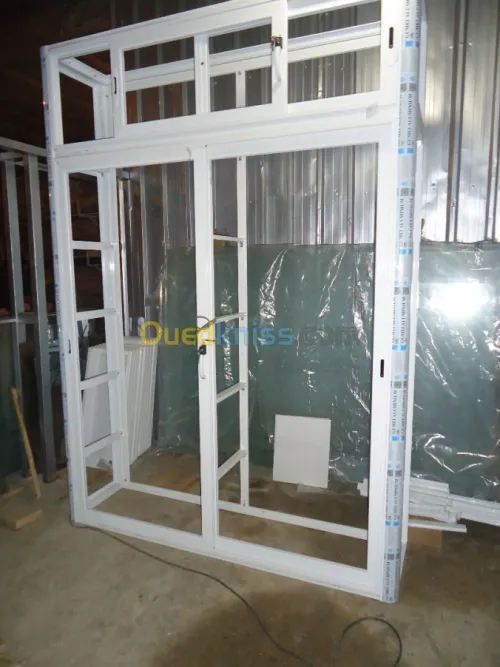 Aluminium et PVC.