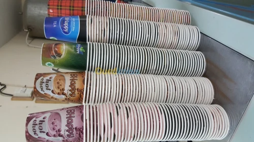 Gobelet jus et café et sachet plastique