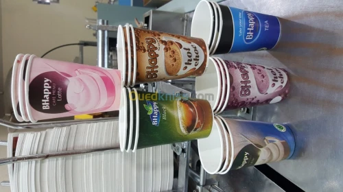 Gobelet jus et café et sachet plastique