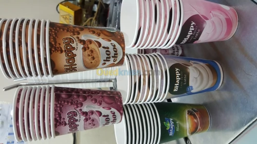 Gobelet jus et café et sachet plastique