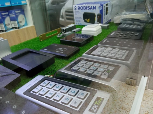 CONTROLE D'ACCES ET DIGICODE ZKTECO