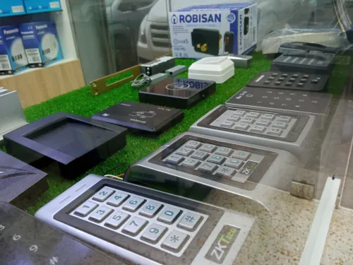 POINTEUSE BIOMETRIQUE FACIAL ET CONTROLE D'ACCES UFACE800 plus