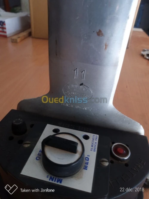 Fer à repasser et machines à coudre