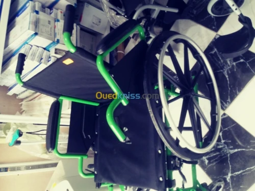 Fauteuil roulant confort avec assises 