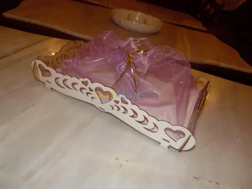 plats et boite de gateaux 