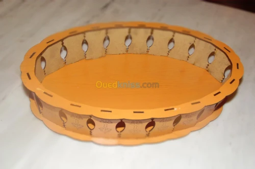 plats et boite de gateaux 