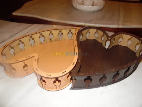 plats et boite de gateaux 