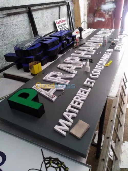 Panneaux publicitaire et enseigne lumi