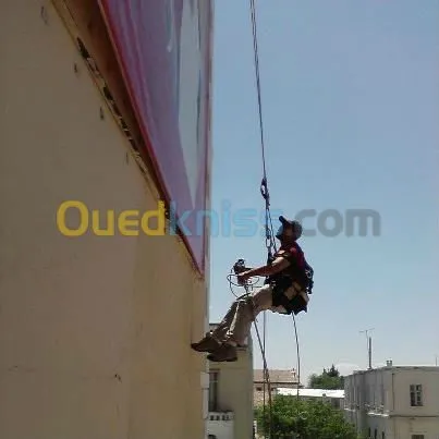 installation des panneaux publicitaire