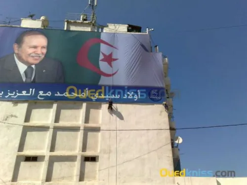 installation des panneaux publicitaire