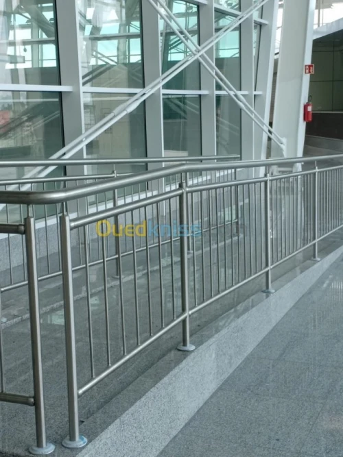 TRAVAUX EN INOX & VERRE 